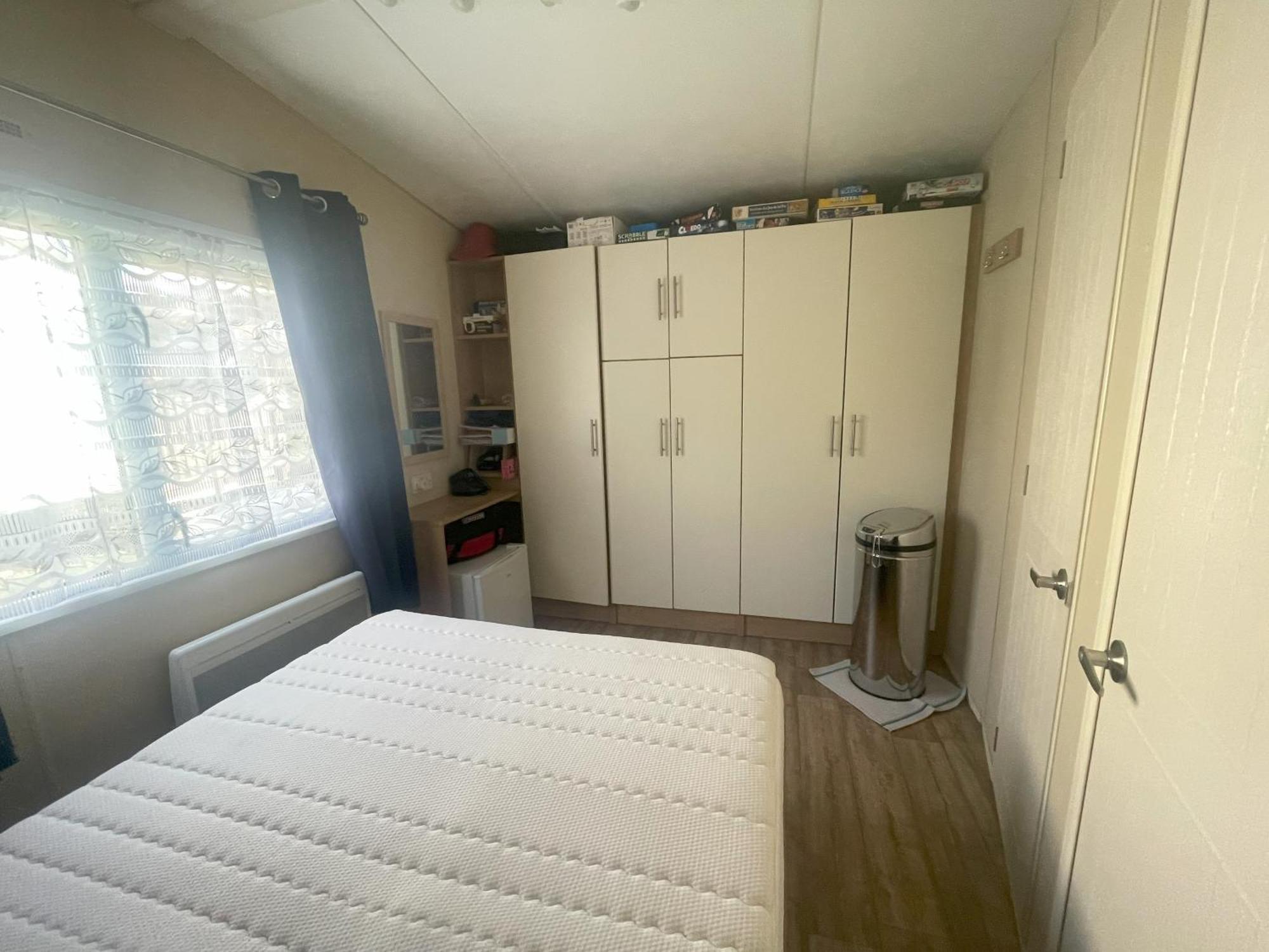 Mobil Au Bord De La Mer, Vue Sur La De La Falaise A Équihen-Plage