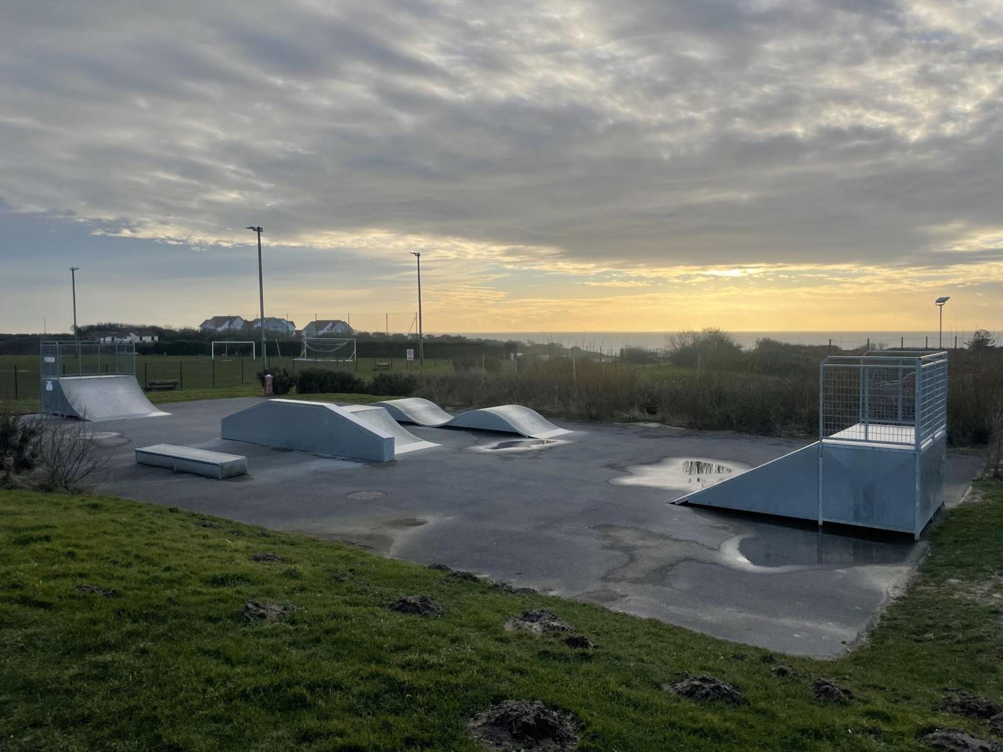 Camping Mobil Au Bord De La Mer, Vue Sur La De La Falaise A *