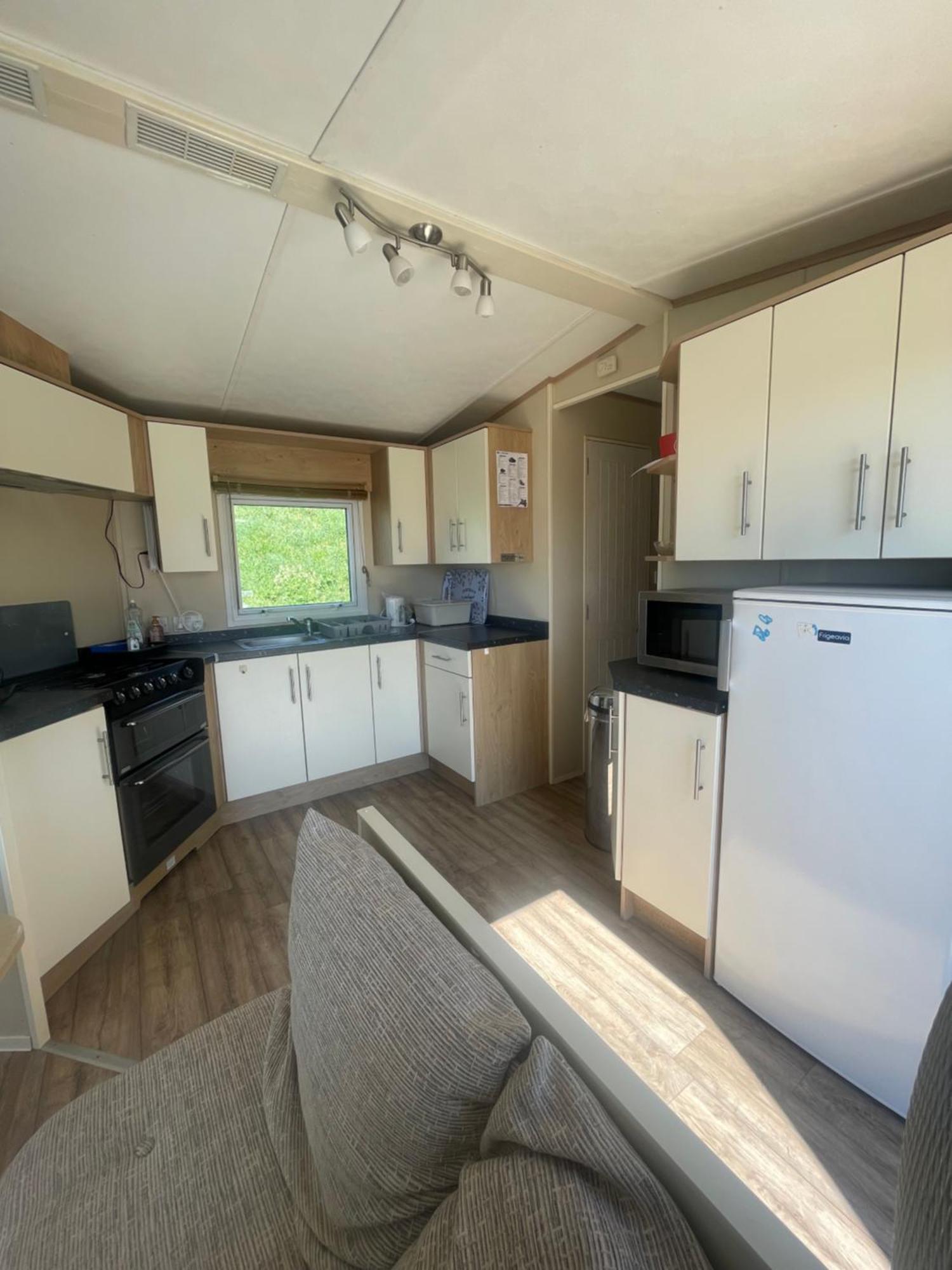 Mobil Au Bord De La Mer, Vue Sur La De La Falaise A Camping *