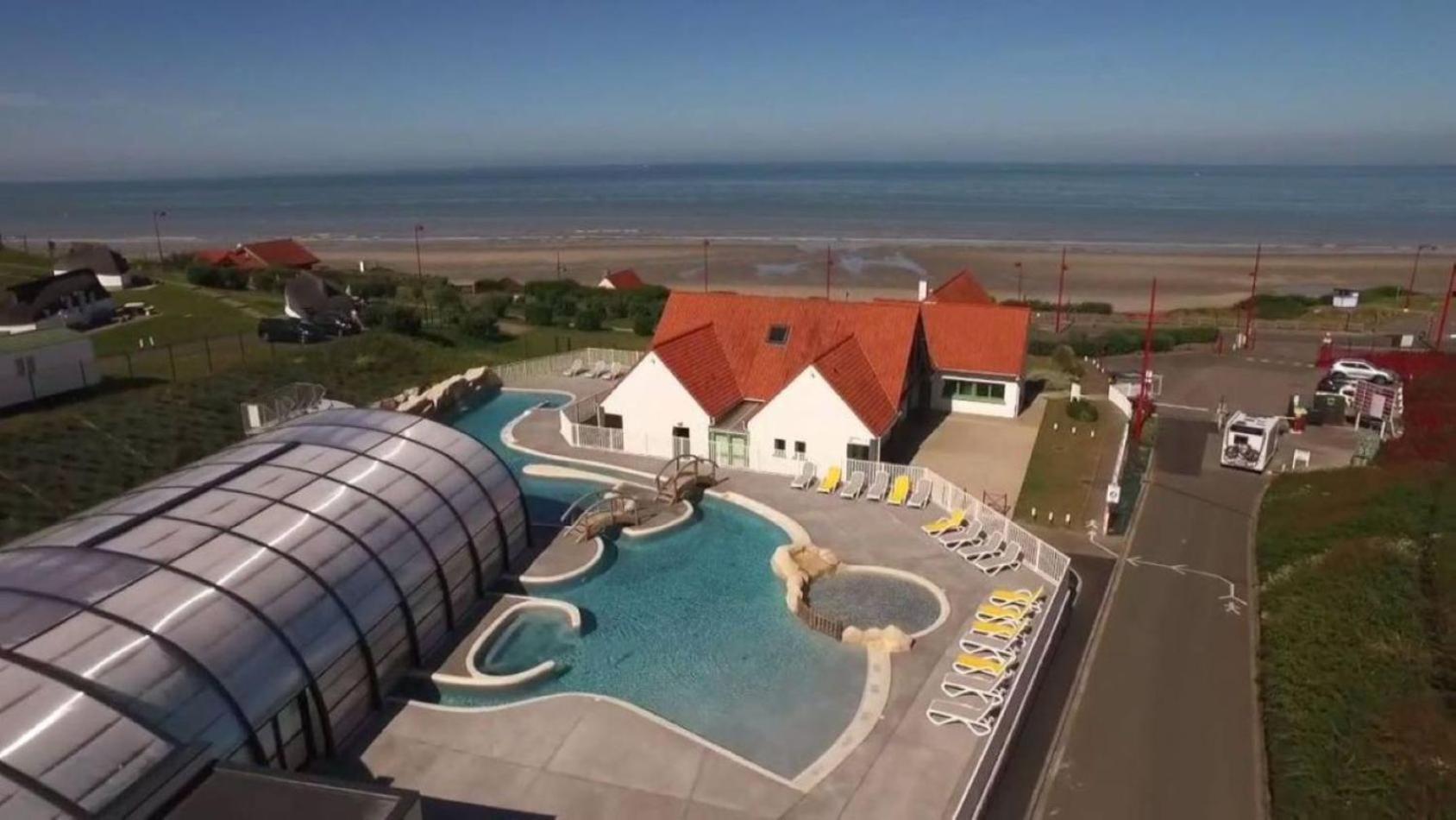 Campsite Mobil Au Bord De La Mer, Vue Sur La De La Falaise A *