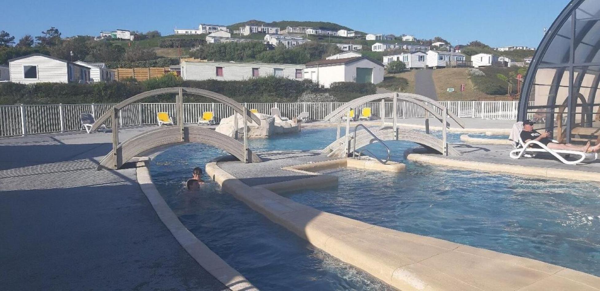 Mobil Au Bord De La Mer, Vue Sur La De La Falaise A * Equihen-Plage