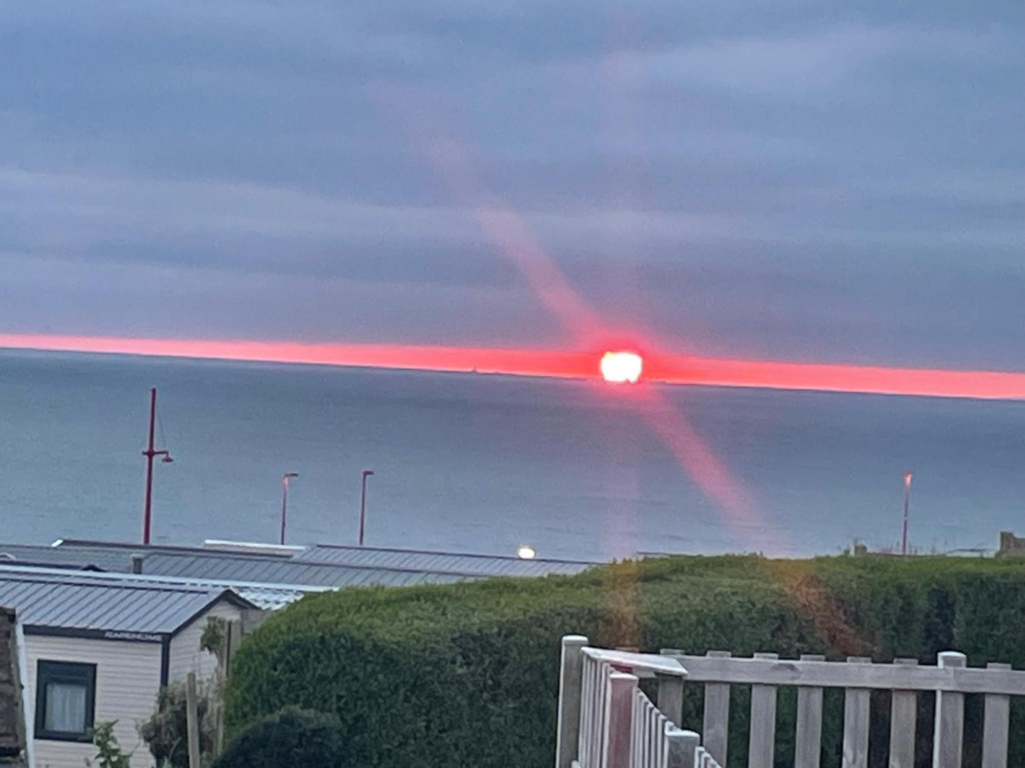 Mobil Au Bord De La Mer, Vue Sur La De La Falaise A Camping