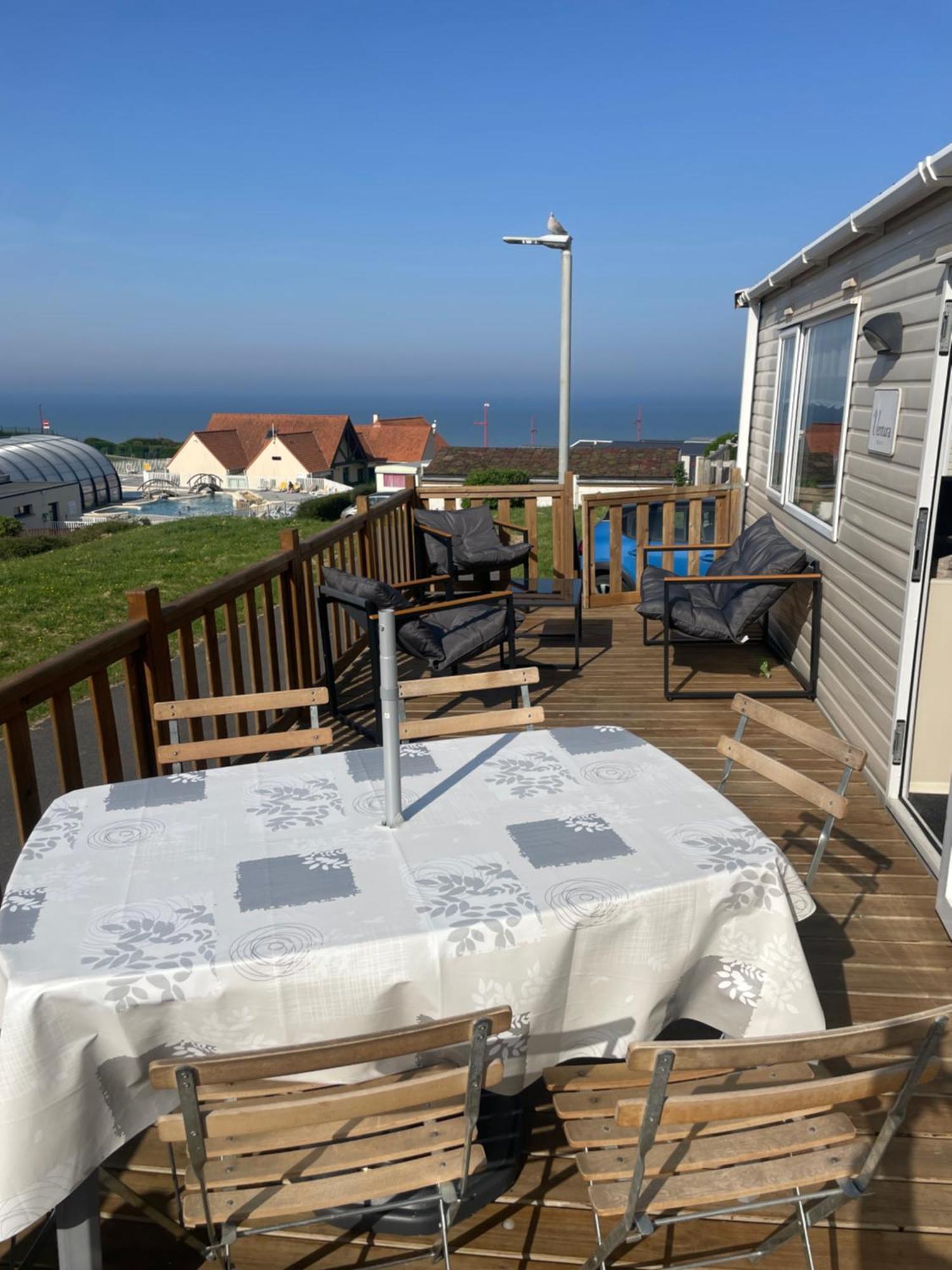Campsite Mobil Au Bord De La Mer, Vue Sur La De La Falaise A *